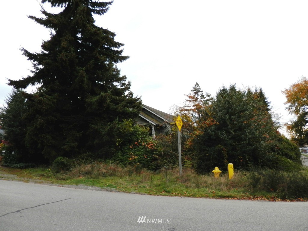 804 Bell Street Edmonds, WA 98020 - Photo 4 of 6 Gallery Image 4