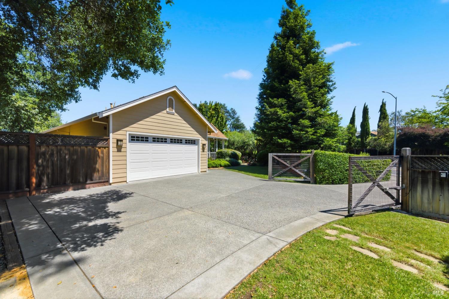 10041 Starr Road Windsor, CA 95492 - Photo 3 of 56