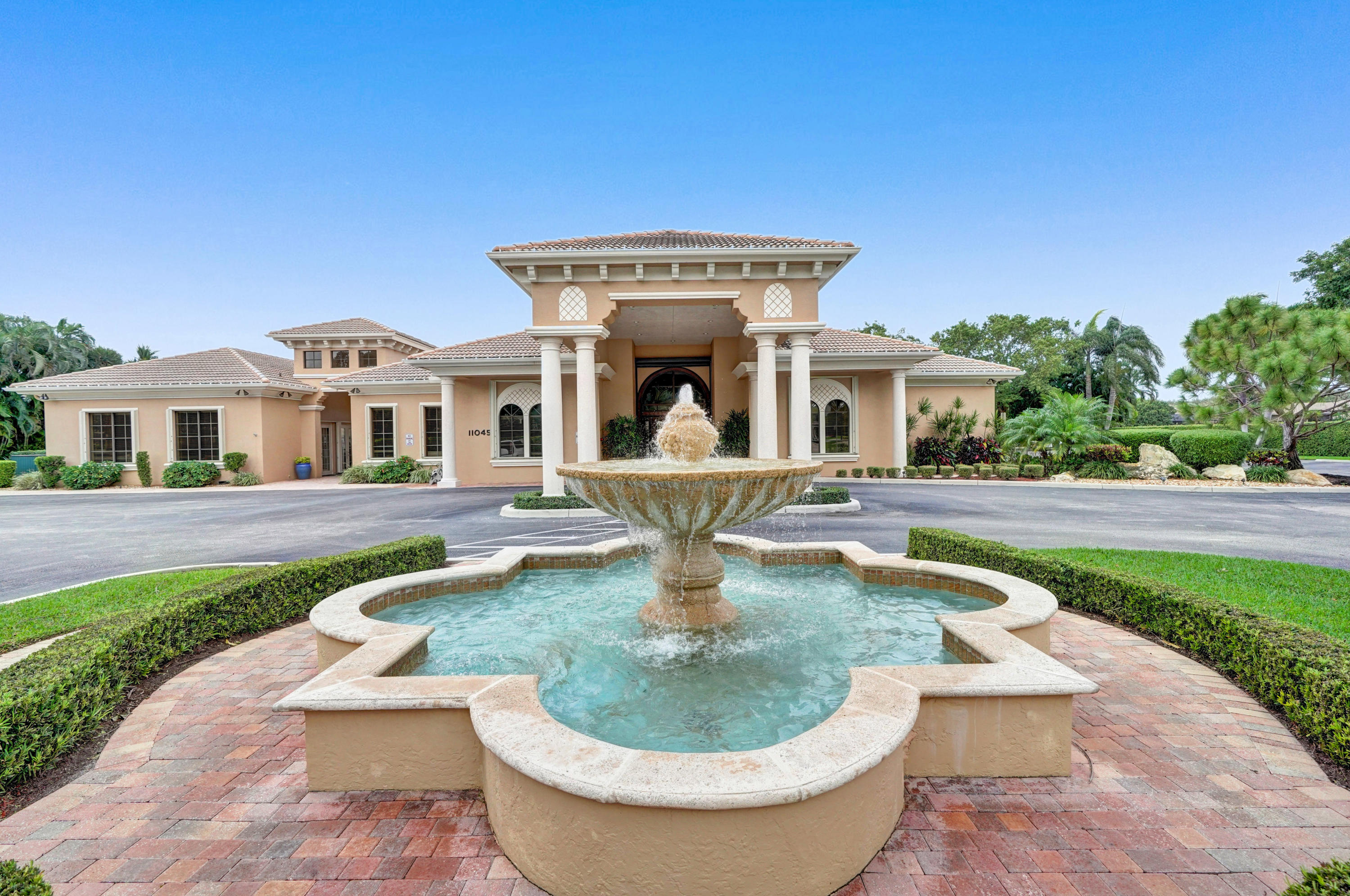7849 Via Grande Boynton Beach, FL 33437 - Photo 58 of 59 a view of a house with fountain in front of it