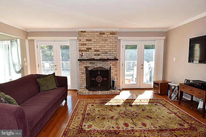 11908 Blue Spruce Road Reston, VA 20191 - Photo 8 of 27 Family Room