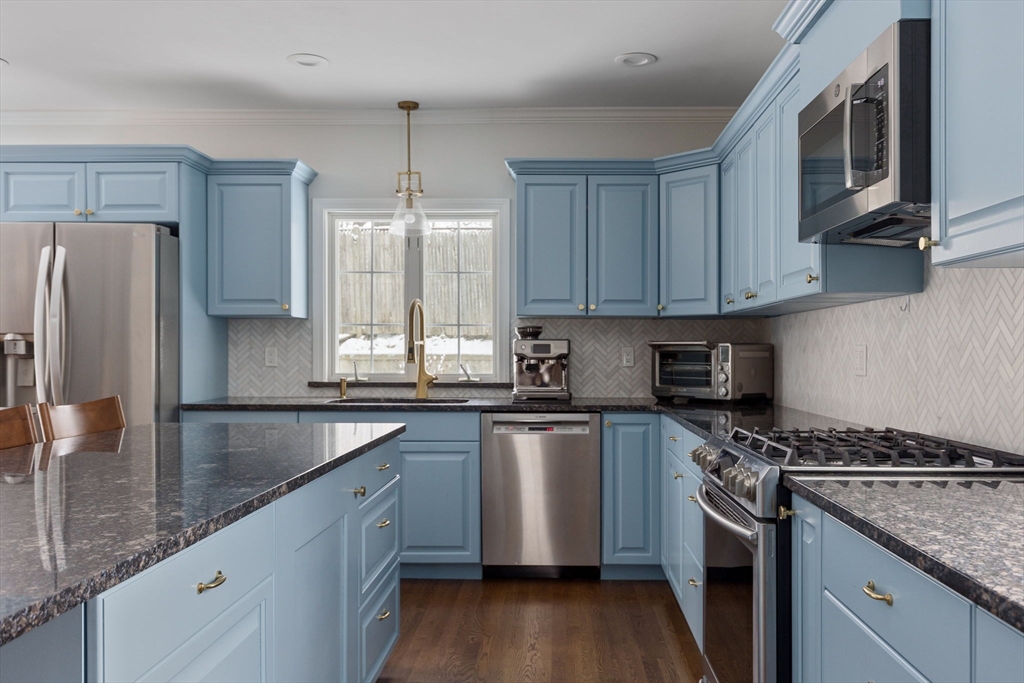 14 Deforest Road Newton, MA 02462 - Photo 6 of 27 Gallery Image 6