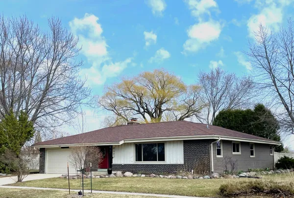 $409,900 | 6490 South Crane Drive, Oak Creek, WI 53154