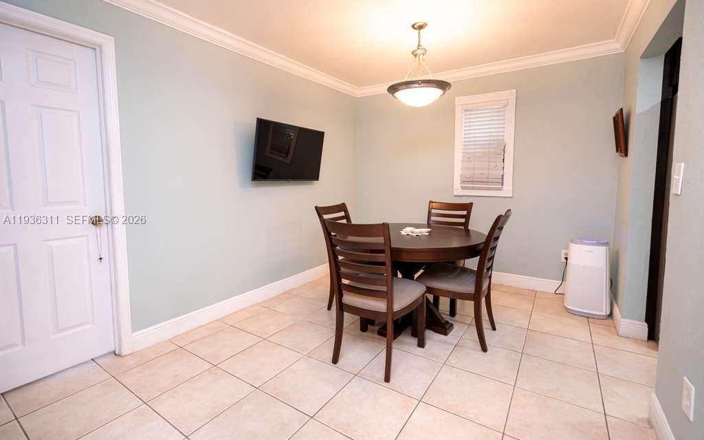 8600 Southwest 109th Avenue, Unit 4114 Miami, FL 33173 - Photo 21 of 44 a dining room with furniture and window