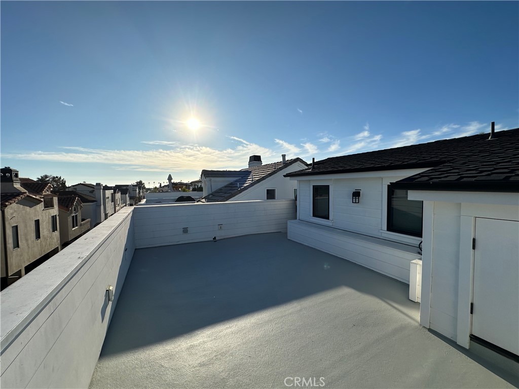 616 1/2 Acacia Avenue Corona del Mar, CA 92625 - Photo 19 of 20 a view of a terrace