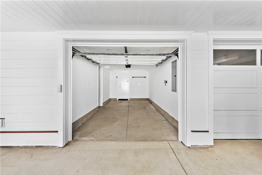 616 1/2 Acacia Avenue Corona del Mar, CA 92625 - Photo 20 of 20 a view of a garage