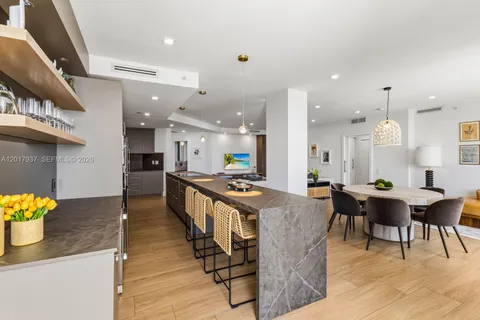 $1,295,000 | 888 Brickell Key Drive, Unit 1207, Miami, FL 33131