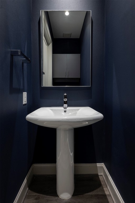 1211 Caroline Street, Unit 1501 Houston, TX 77002 - Photo 19 of 40 Half bathroom conveniently located in the entry hallway.