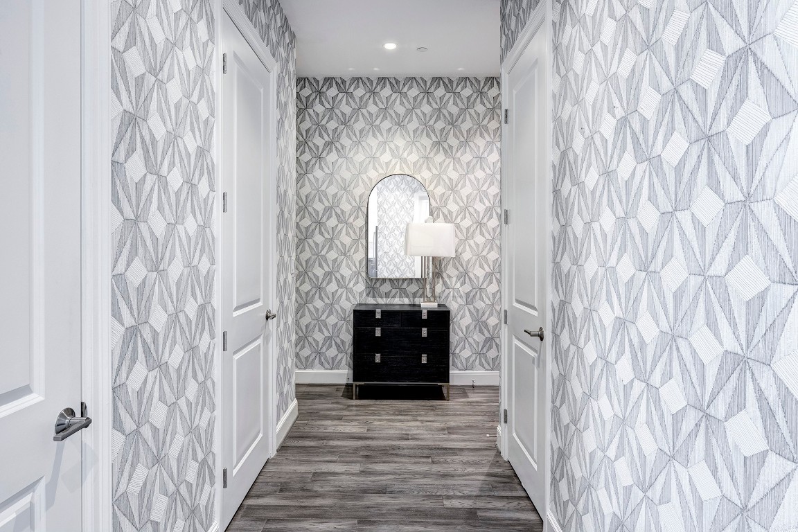 1211 Caroline Street, Unit 1501 Houston, TX 77002 - Photo 2 of 40 Stylish entry with custom wallpaper.