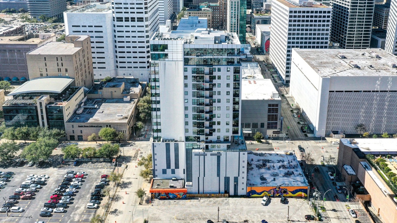1211 Caroline Street, Unit 1501 Houston, TX 77002 - Photo 36 of 40 Arial view of the Marlowe complex.