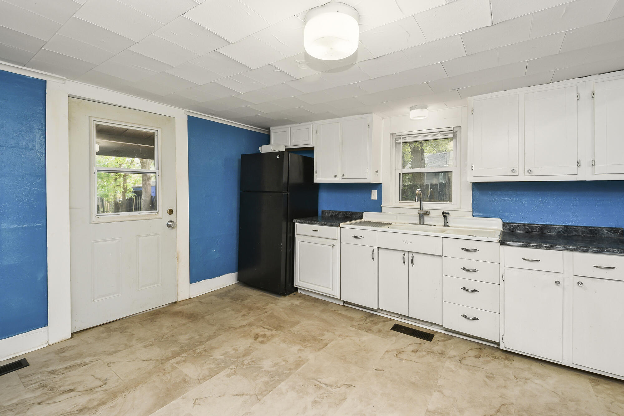 1908 North Robberson Avenue Springfield, MO 65803 - Photo 15 of 37 Kitchen
