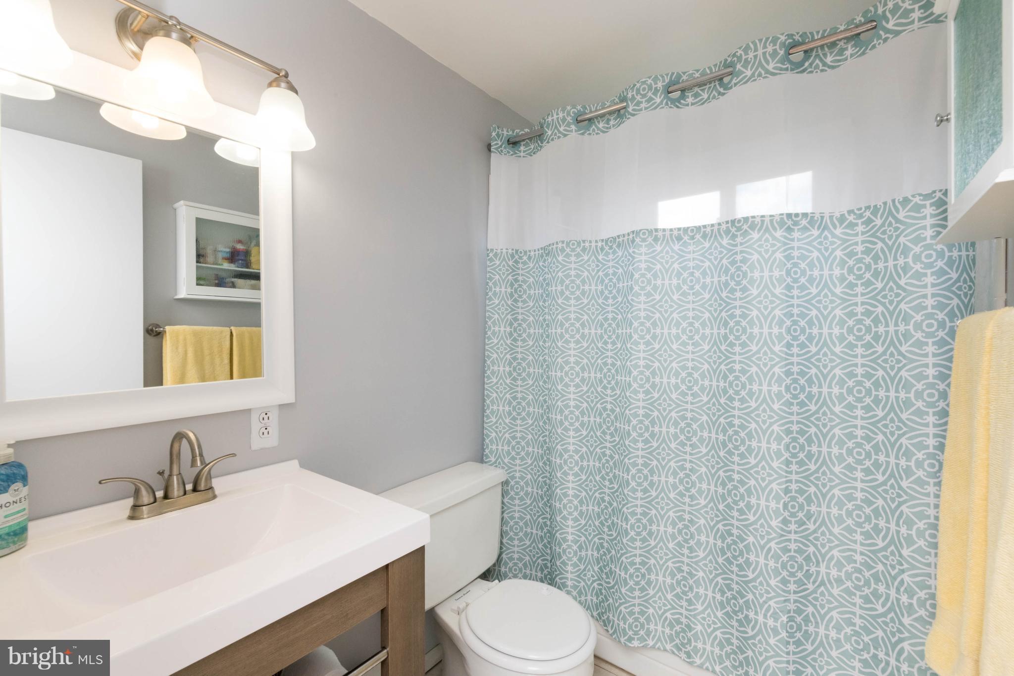 517 Holy Cross Road Baltimore, MD 21225 - Photo 17 of 28 Bath-main level
