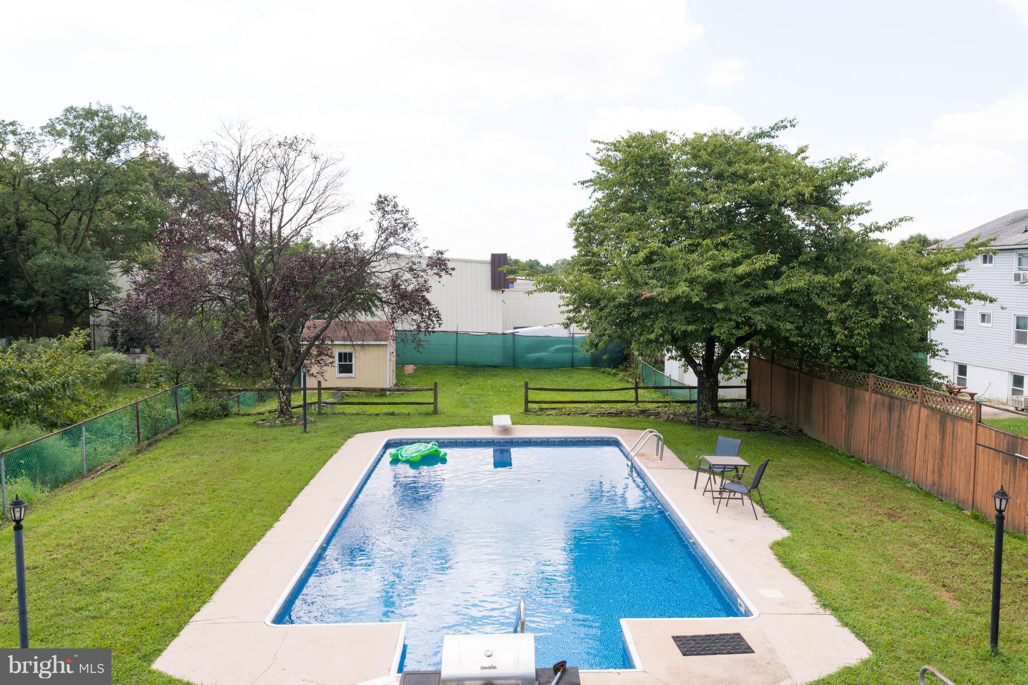 517 Holy Cross Road Baltimore, MD 21225 - Photo 19 of 28 Exterior - Dive right in!