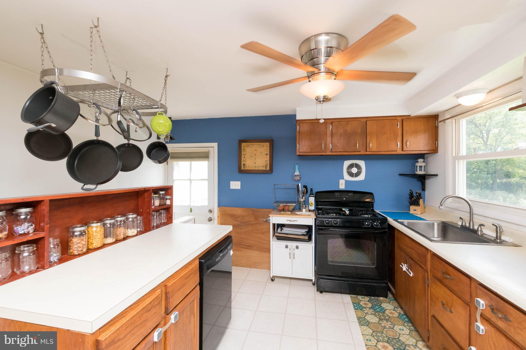 517 Holy Cross Road Baltimore, MD 21225 - Photo 8 of 28 Kitchen