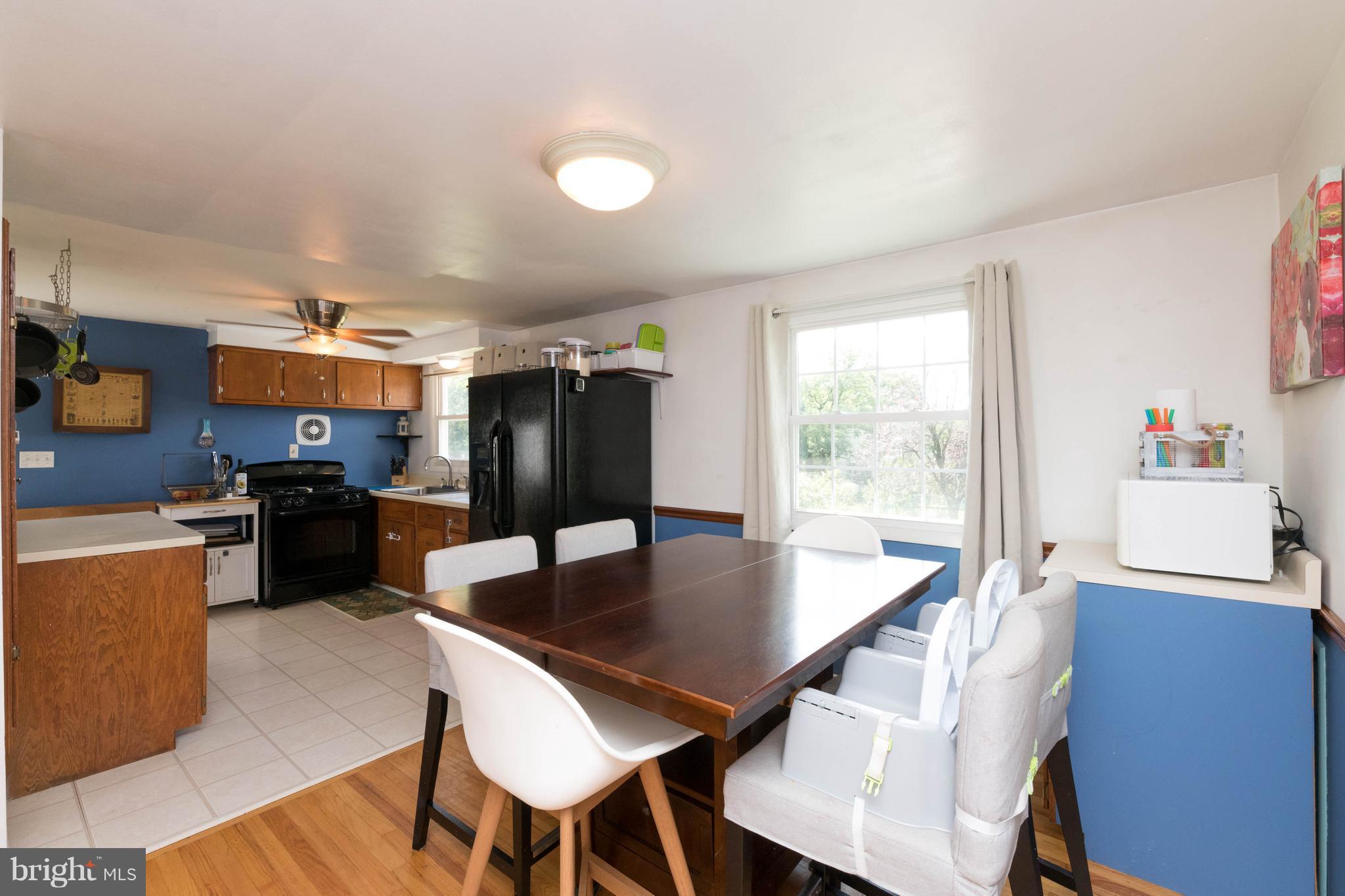 517 Holy Cross Road Baltimore, MD 21225 - Photo 9 of 28 Kitchen/dinning