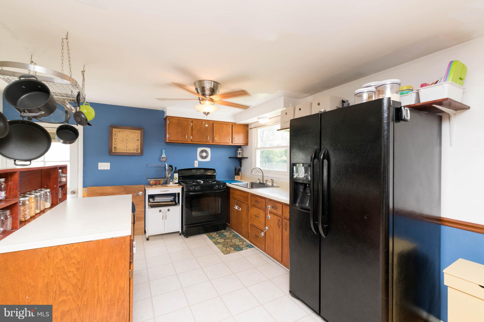 517 Holy Cross Road Baltimore, MD 21225 - Photo 10 of 28 Kitchen