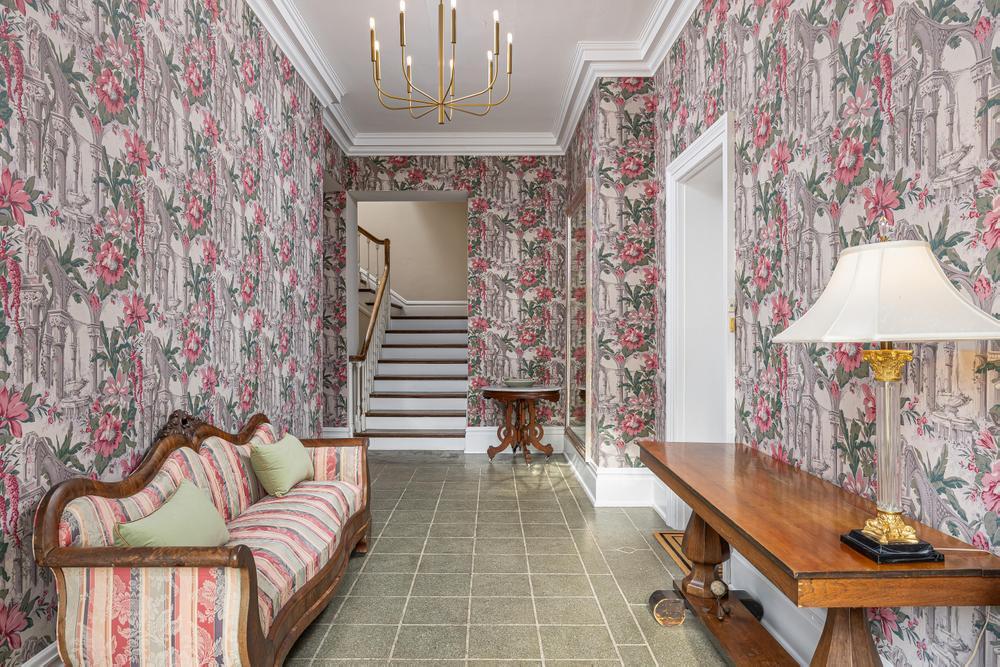 31 Minnekahda Place Chattanooga, TN 37405 - Photo 5 of 119 Foyer