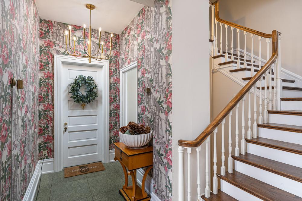 31 Minnekahda Place Chattanooga, TN 37405 - Photo 6 of 119 Foyer