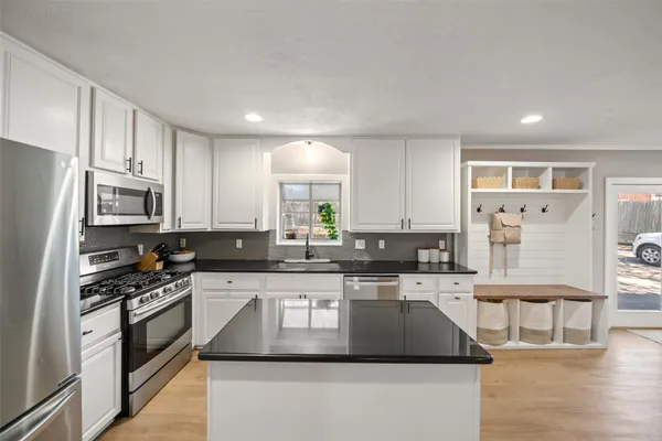 $410,000 | 234 East Obryant Street, Bellville, TX 77418