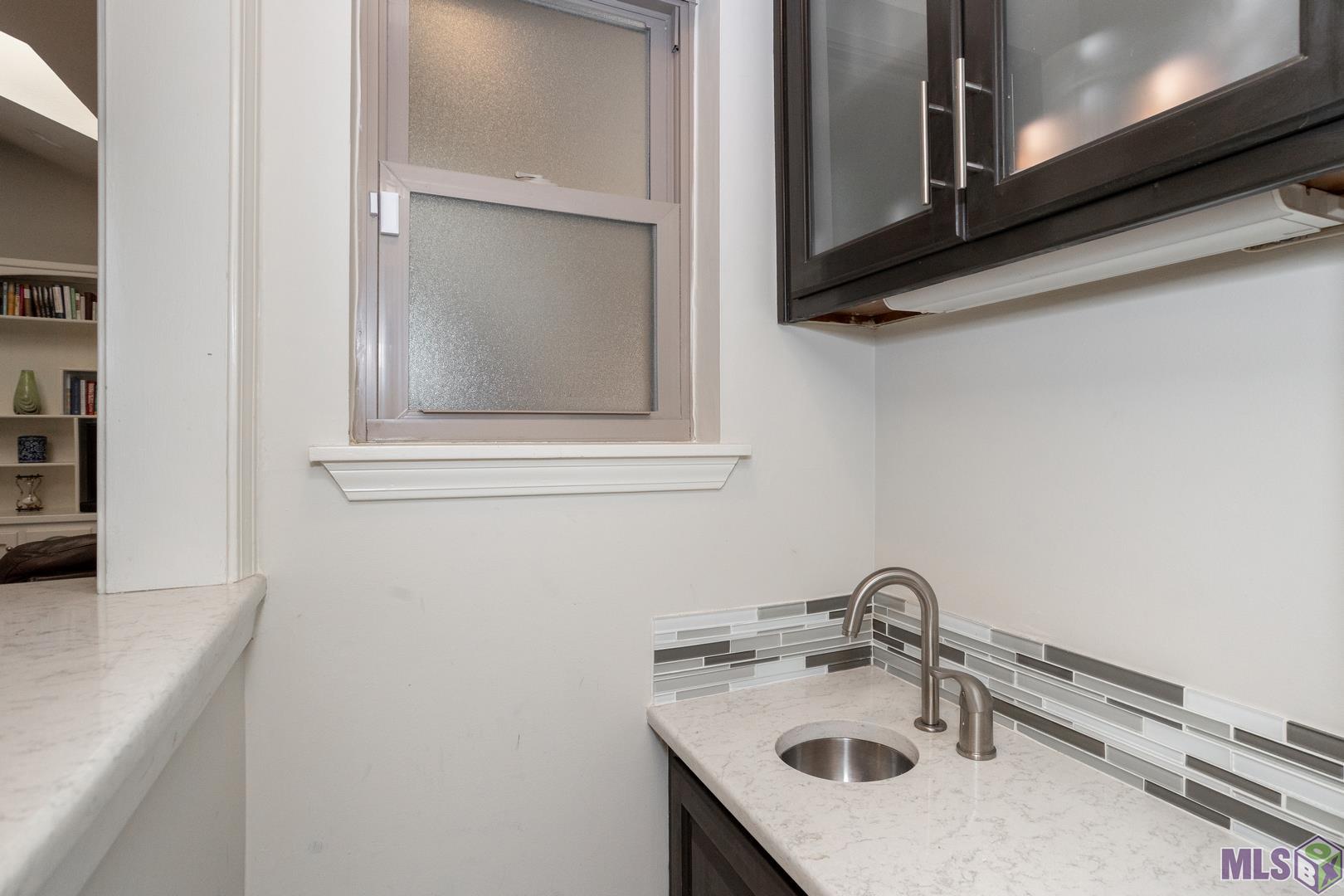 14012 Woodland Ridge Avenue Baton Rouge, LA 70816 - Photo 17 of 46 Wet Bar Area