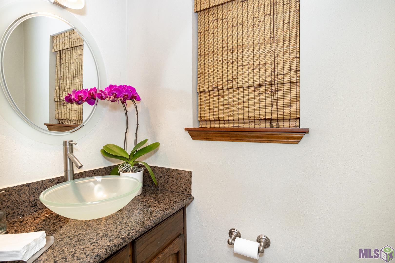 14012 Woodland Ridge Avenue Baton Rouge, LA 70816 - Photo 19 of 46 Powder Room / Half bath
