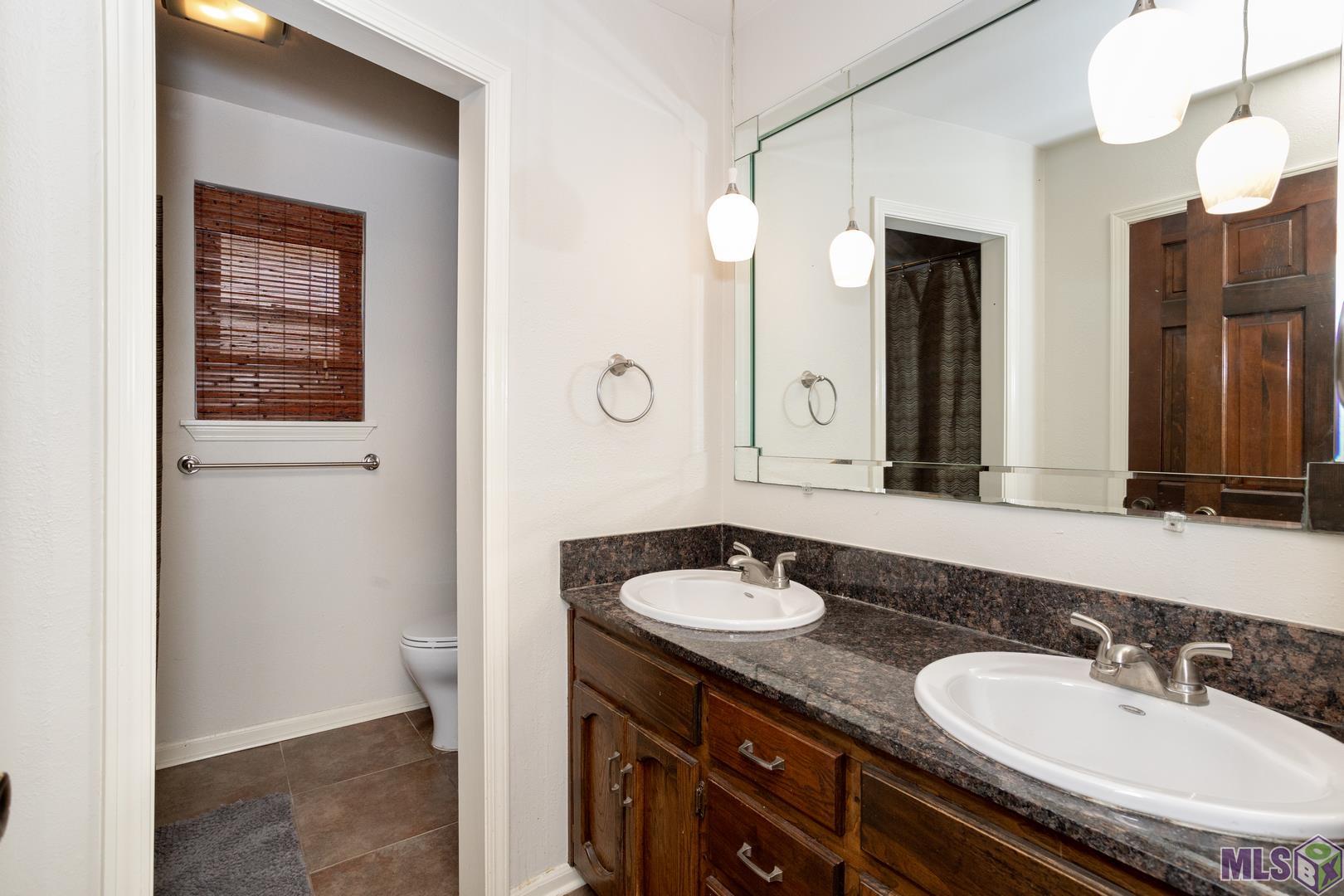 14012 Woodland Ridge Avenue Baton Rouge, LA 70816 - Photo 29 of 46 Guest Bath
