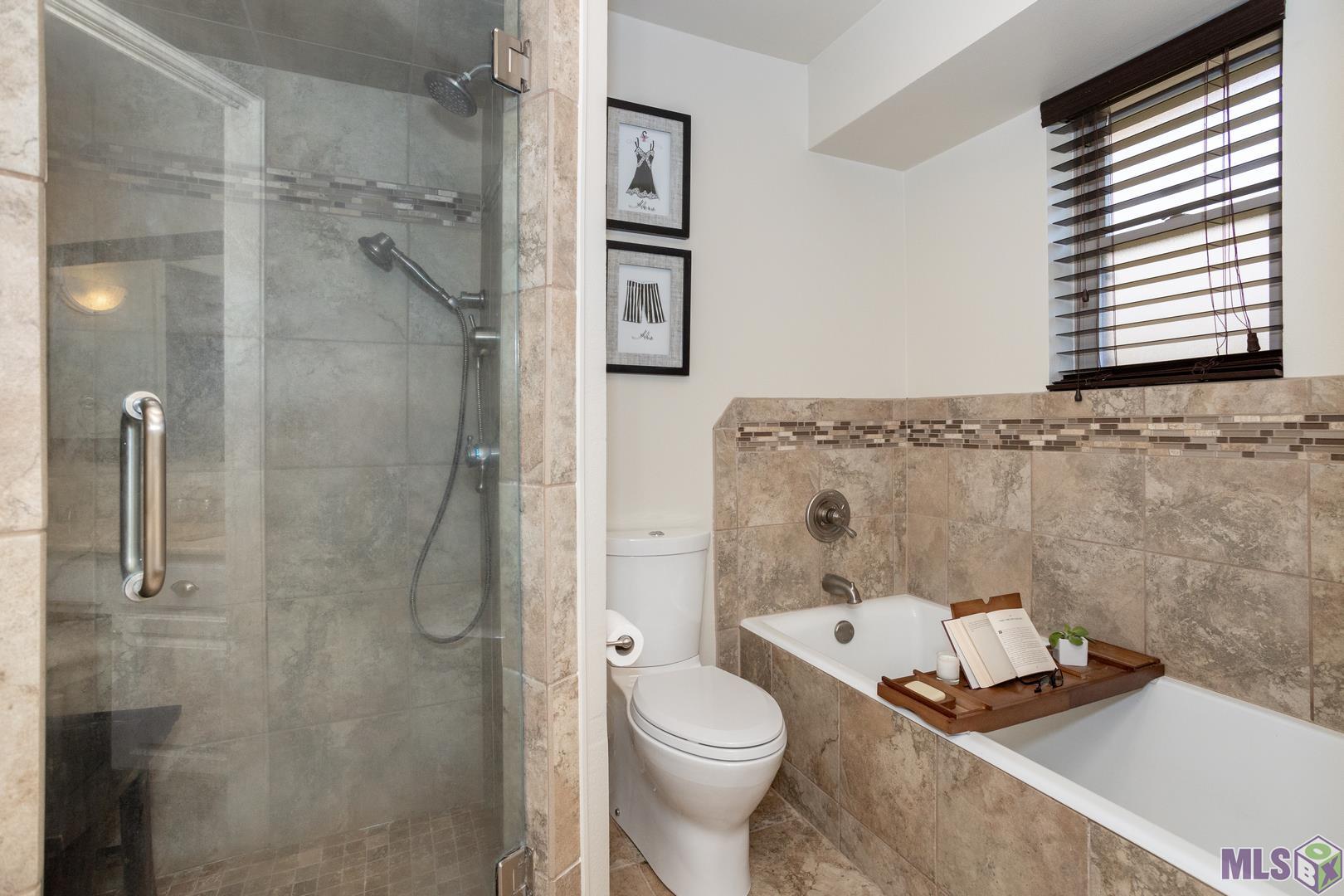 14012 Woodland Ridge Avenue Baton Rouge, LA 70816 - Photo 33 of 46 Primary En Suite Bath