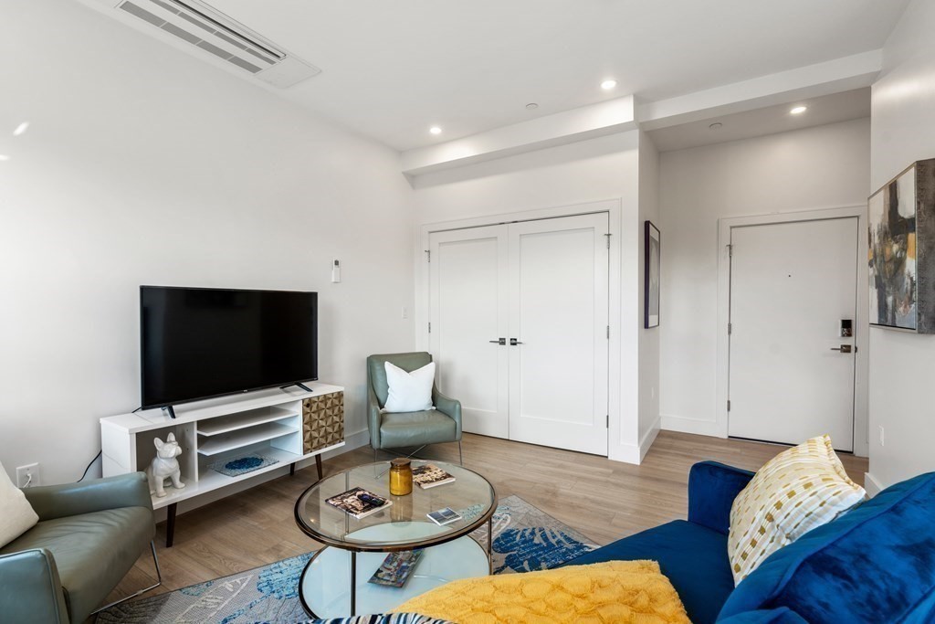 1950 Washington Street, Unit 3B Boston, MA 02118 - Photo 4 of 13