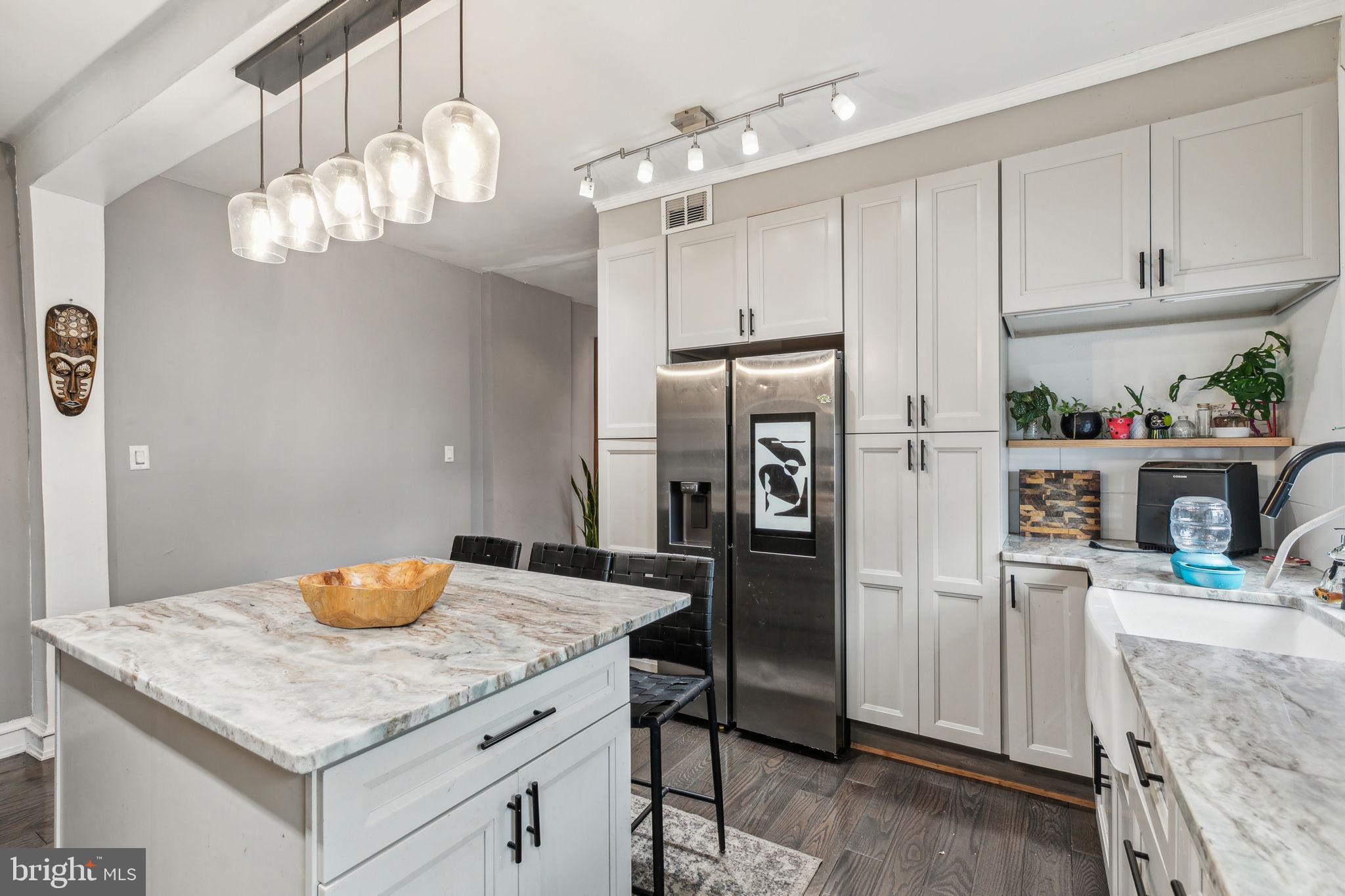 424 Ridgeway Street Gloucester City, NJ 08030 - Photo 3 of 50