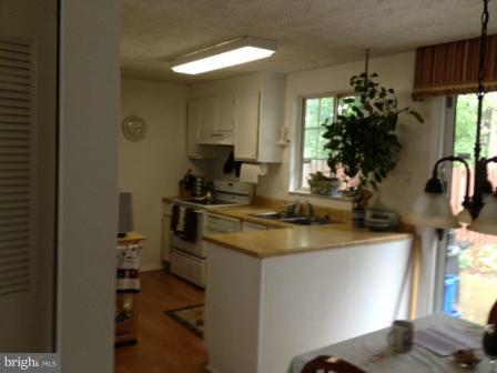 13512 Duhart Road Germantown, MD 20874 - Photo 3 of 5 Kitchen