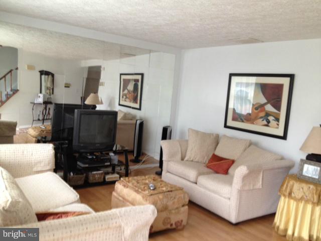 13512 Duhart Road Germantown, MD 20874 - Photo 5 of 5 Living Room