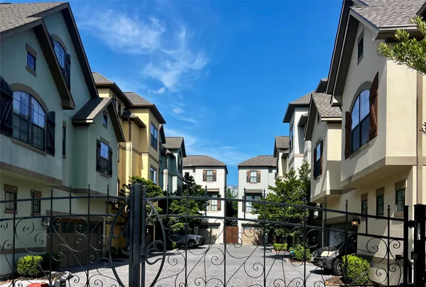 $745,000 | 2215 Nantucket Drive, Unit C, Houston, TX 77057