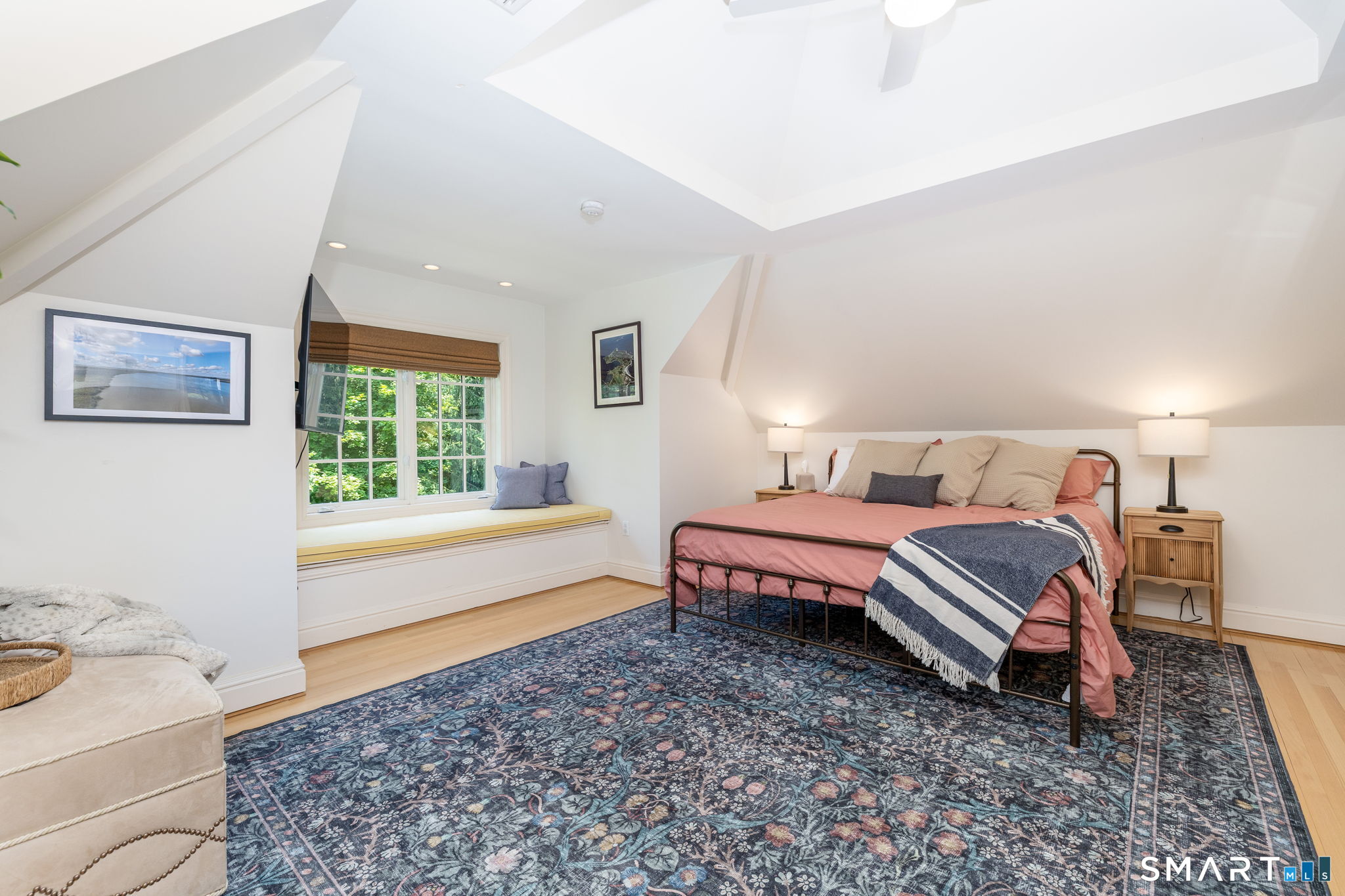 82 Ledyard Road West Hartford, CT 06117 - Photo 23 of 40 Second level guest room has an en suite bath, two closets, and a window seat with golf course views