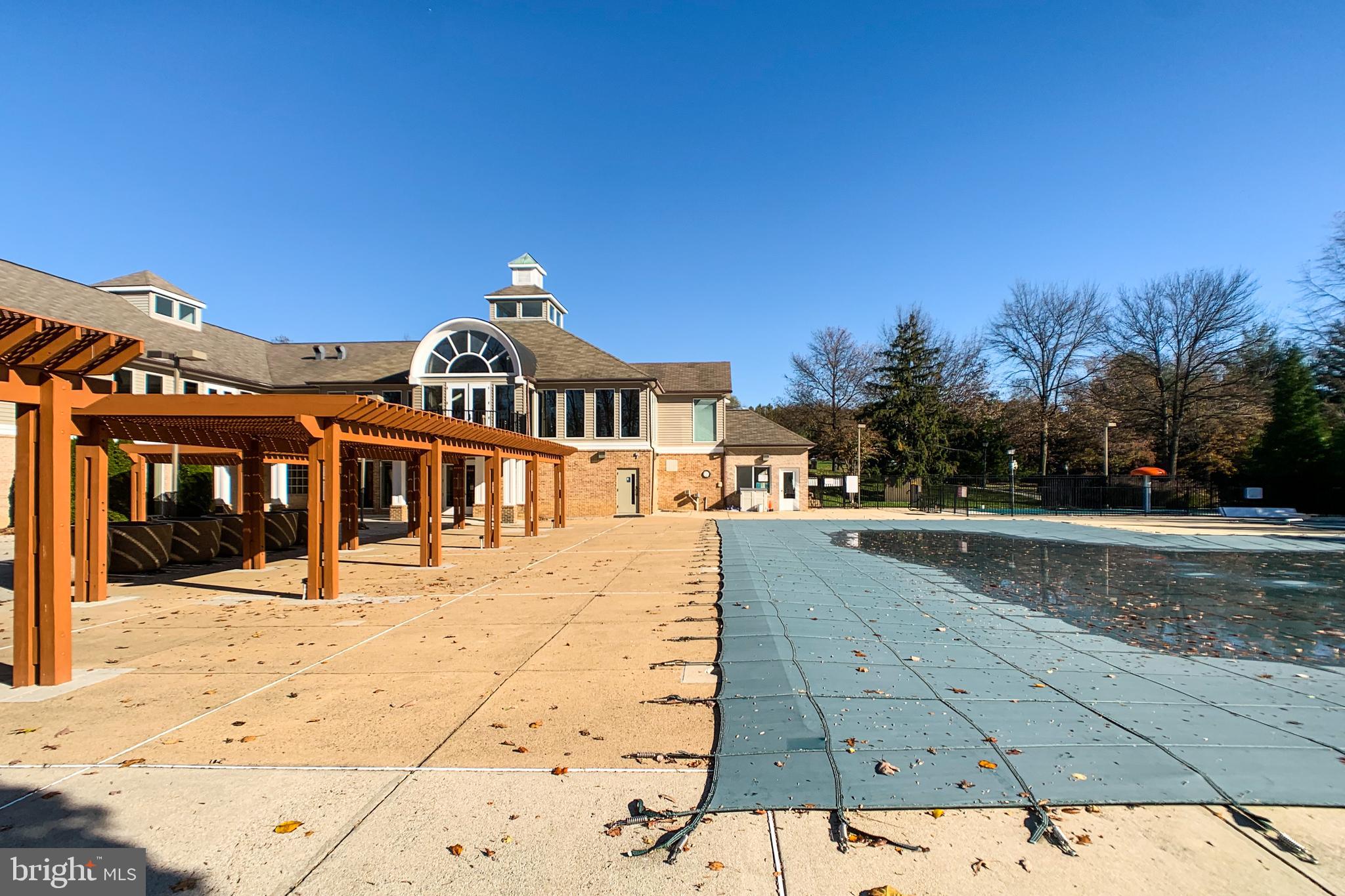 6988 Cromarty Drive Alexandria, VA 22315 - Photo 60 of 62 a view of a swimming pool with a yard