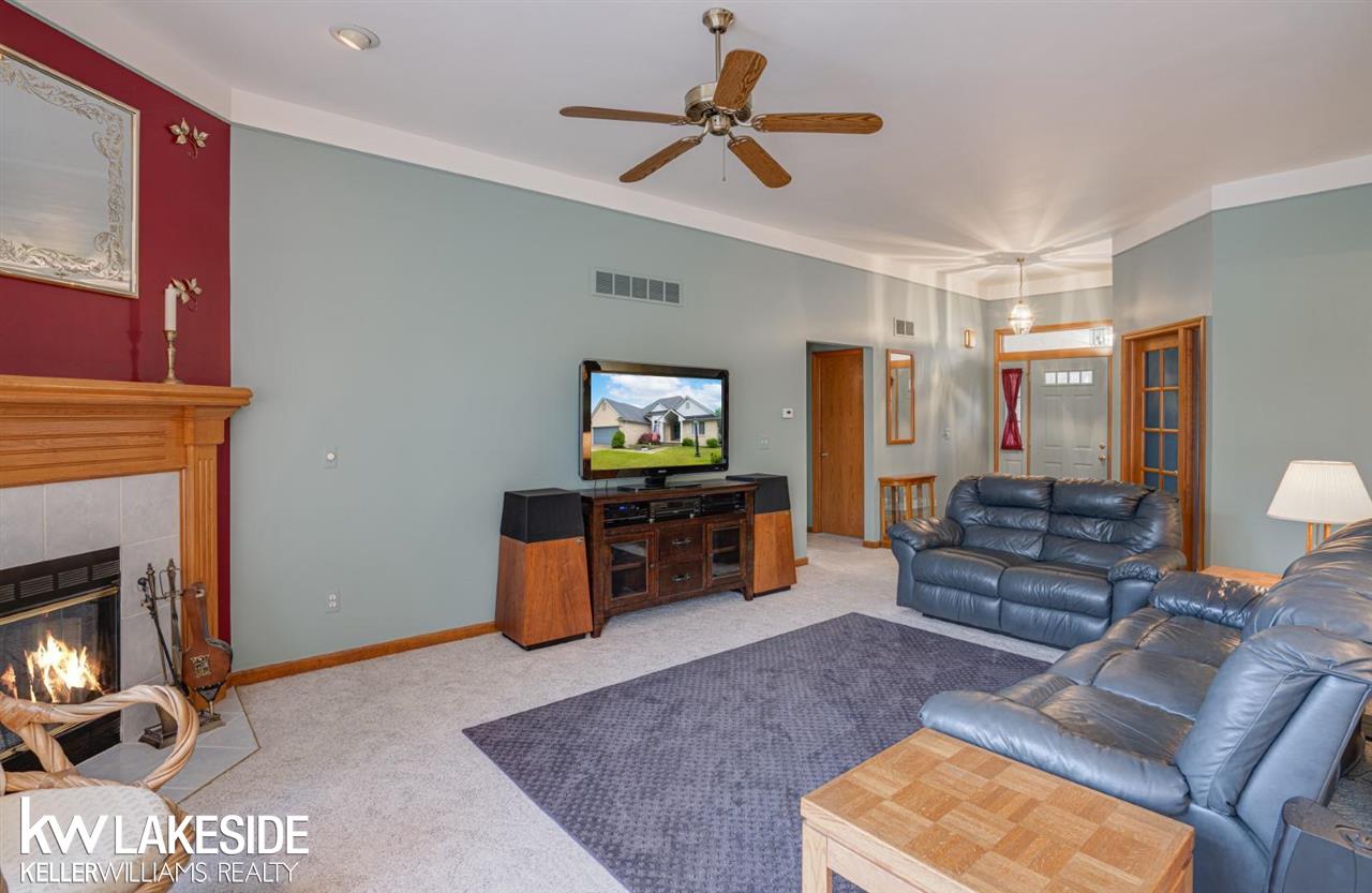534 Slumber Lane Rochester, MI 48307 - Photo 6 of 36 50046466-5.JPG