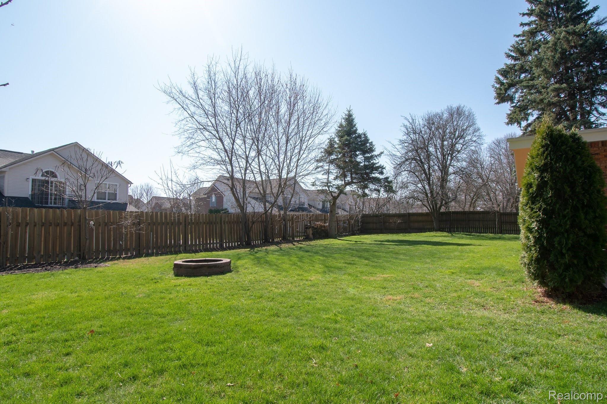 662 Decker Road Walled Lake, MI 48390 - Photo 2 of 52 DSC_6727.jpg
