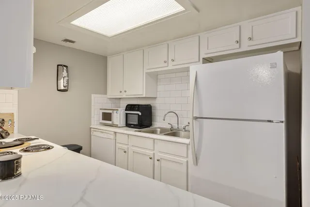 $88,500 | 3121 Johnston Street, Unit 112, Lafayette, LA 70503