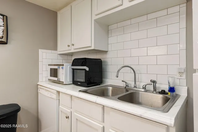 $88,500 | 3121 Johnston Street, Unit 112, Lafayette, LA 70503