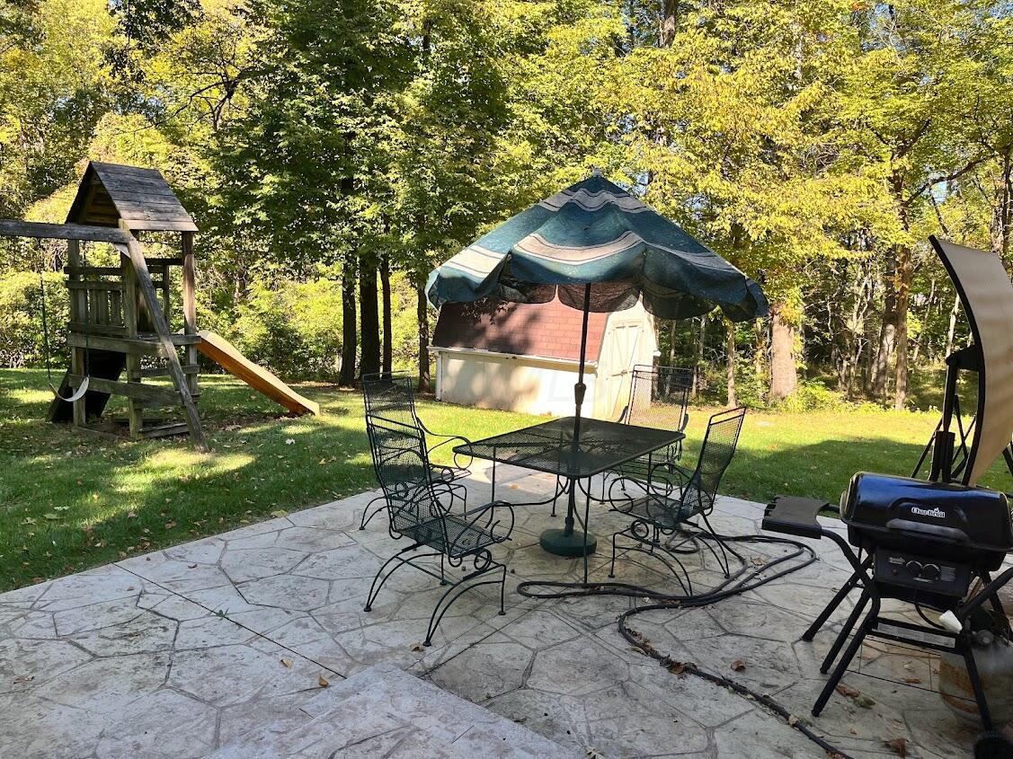 3227 Oak Spring Street Columbus, OH 43219 - Photo 11 of 16 3227 backyard with patio