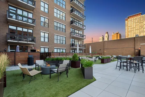 $335,000 | 849 North Franklin Street, Unit 1211, Chicago, IL 60610
