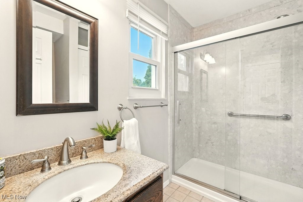 120 Judson Road Kent, OH 44240 - Photo 25 of 49 1st Floor Bathroom with linen closet