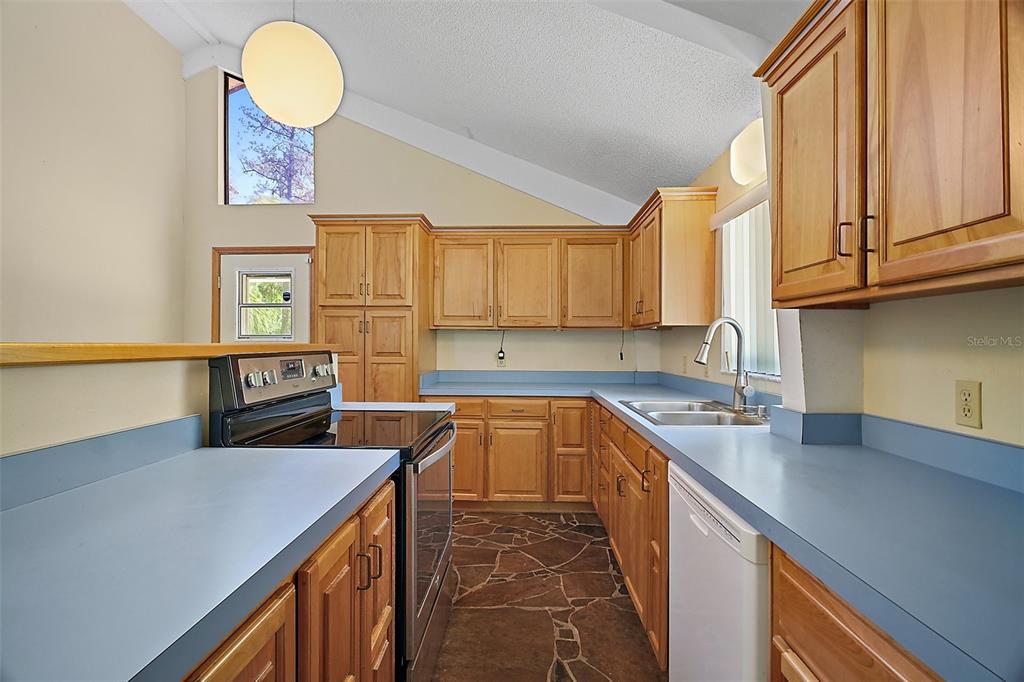 40325 Emeralda Island Road Leesburg, FL 34788 - Photo 13 of 35 View of kitchen from dining area ~