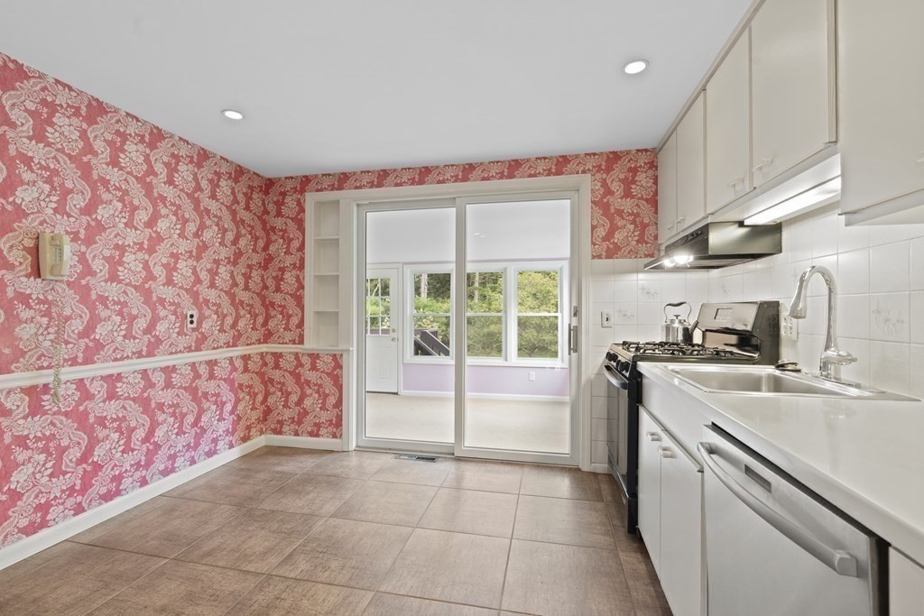 16 Aqueduct Road Wayland, MA 01778 - Photo 11 of 27 Gallery Image 11
