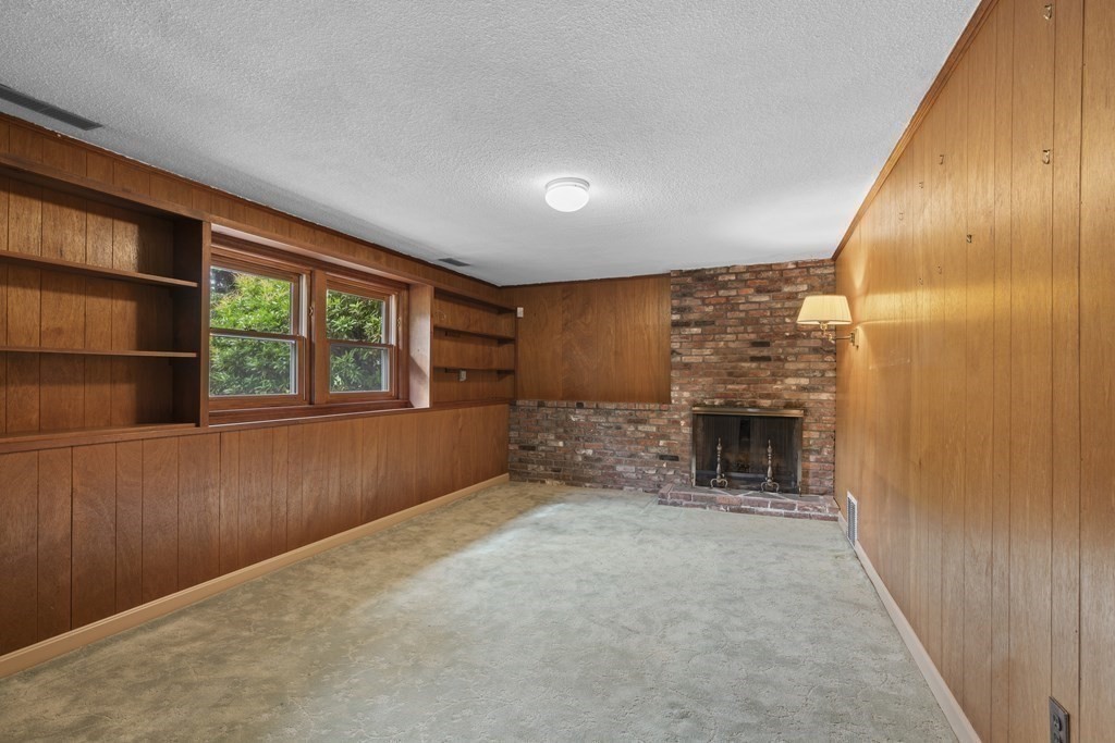 16 Aqueduct Road Wayland, MA 01778 - Photo 9 of 27 Gallery Image 9