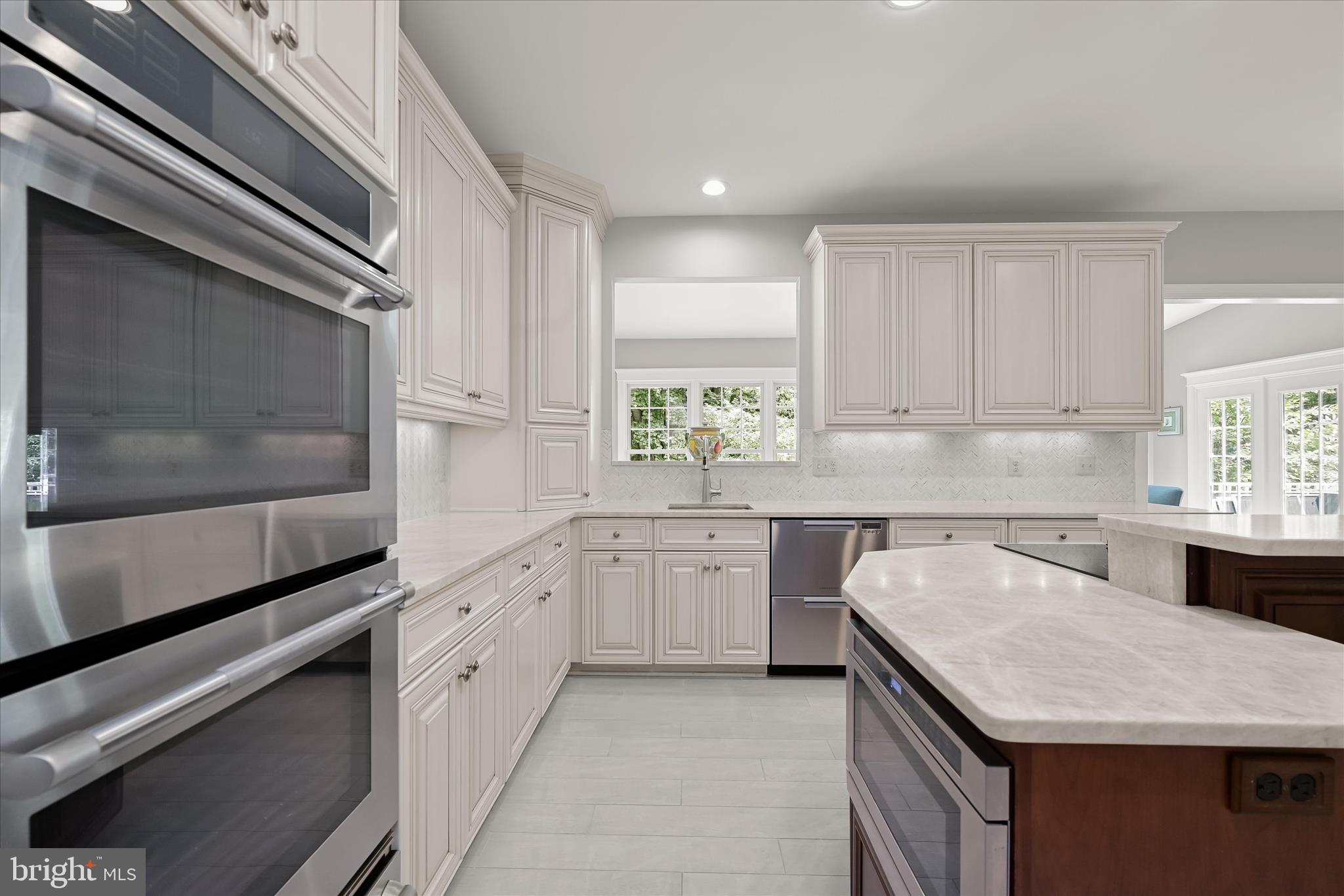 20521 Riggs Hill Way Brookeville, MD 20833 - Photo 49 of 122 Double Wall Oven with Warming Drawer