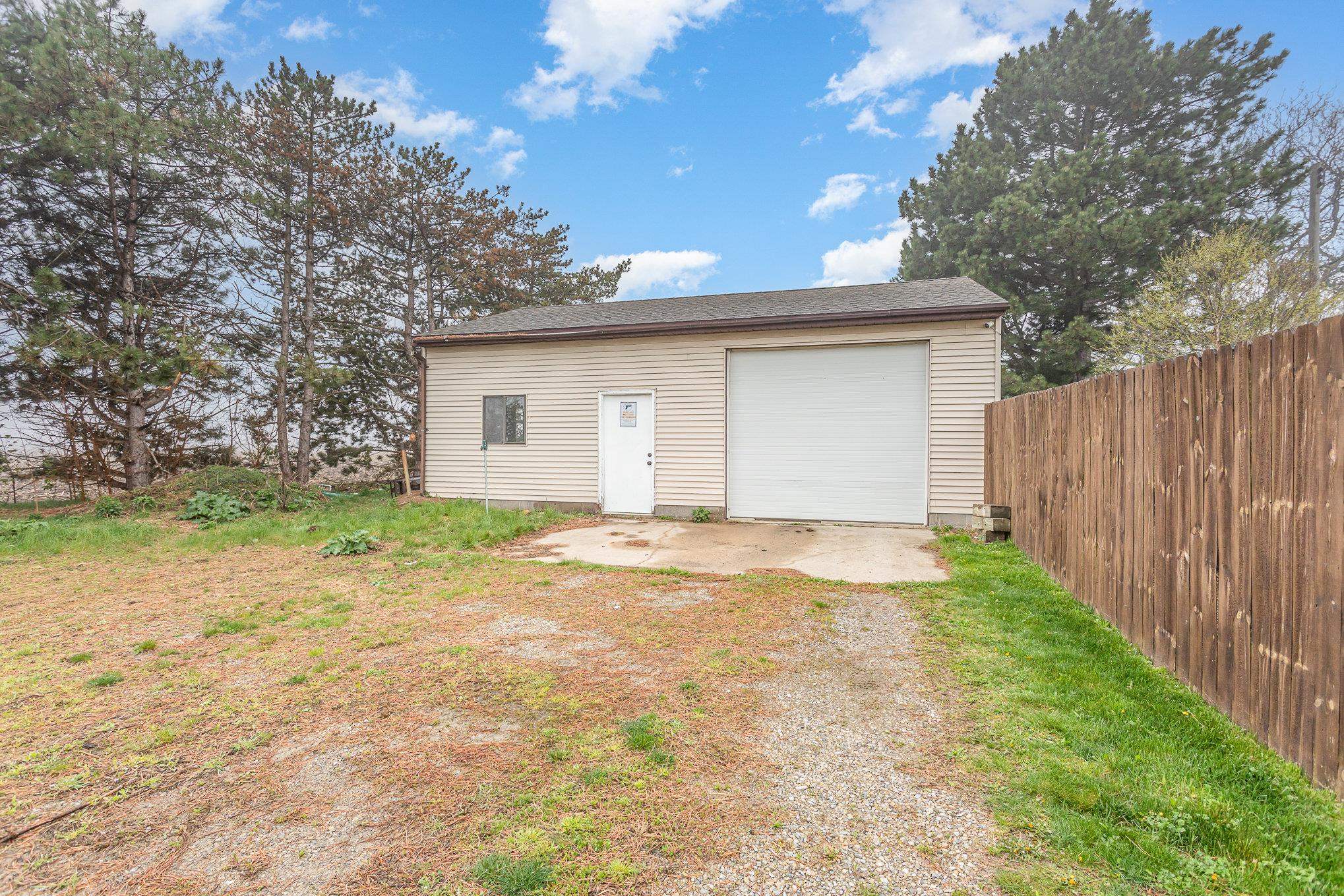 316 South Tuscola Road Bay City, MI 48708 - Photo 29 of 32