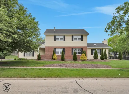 $525,000 | 8348 Adbeth Avenue, Woodridge, IL 60517