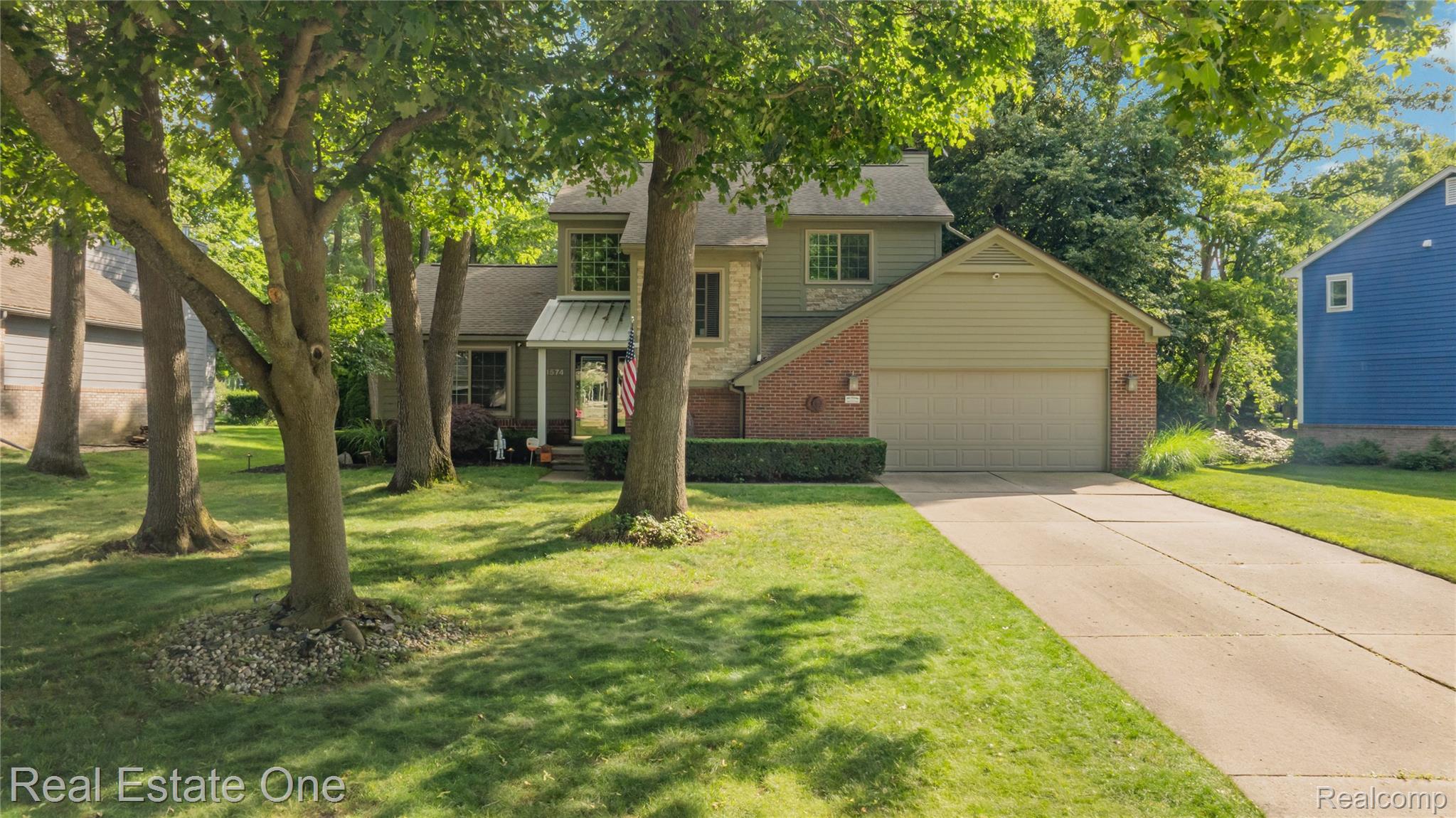 1574 Cardinal Ridge Court West Bloomfield, MI 48324 - Photo 1 of 57 1574 Cardinal Ridge - OnDemand Pix Photography (57).jpg