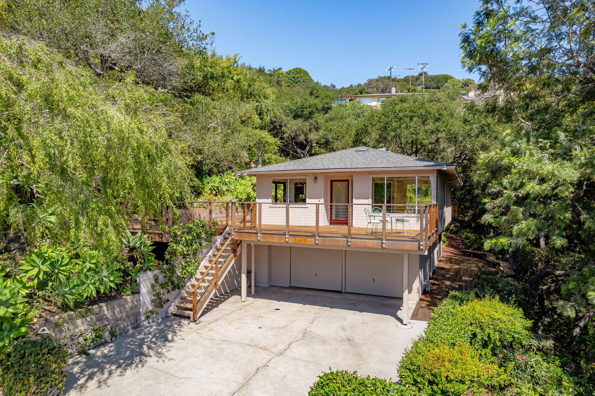 700 Chiquita Road Santa Barbara, CA 93103 - Photo 3 of 36 Front