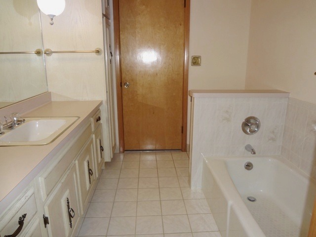 353 South Stott Street Genoa, IL 60135 - Photo 11 of 23