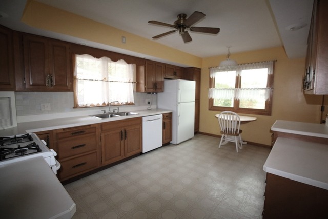 353 South Stott Street Genoa, IL 60135 - Photo 7 of 23